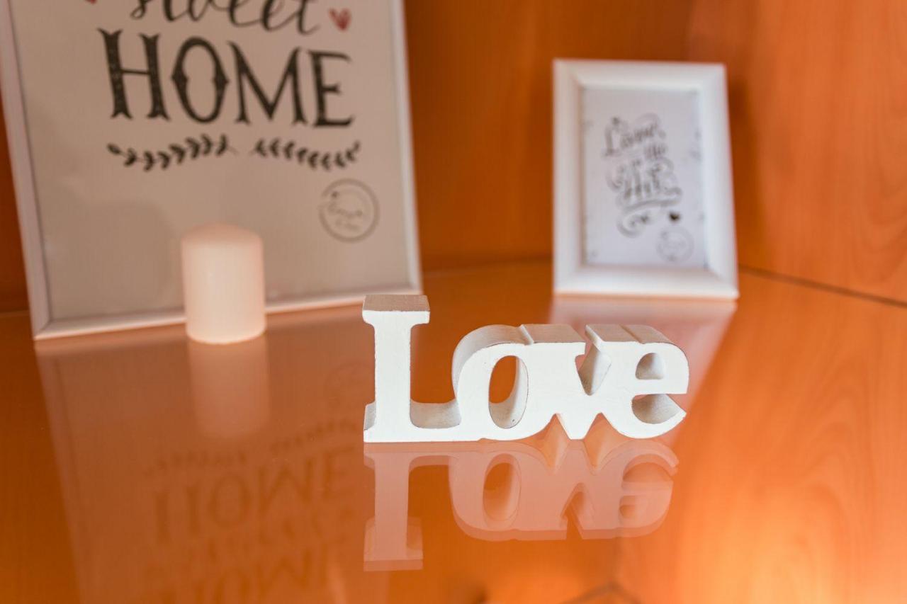 Love Centre Torremolinos Buitenkant foto